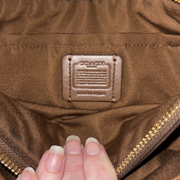 Coach crossbody - Picture 2 of 2